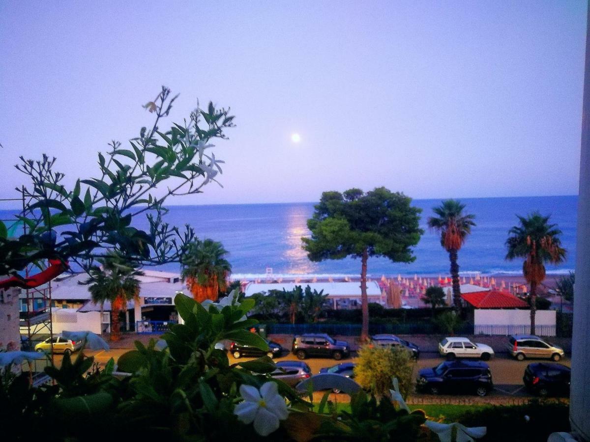 Ferienwohnung Taormina By The Sea Mazzeo Exterior foto