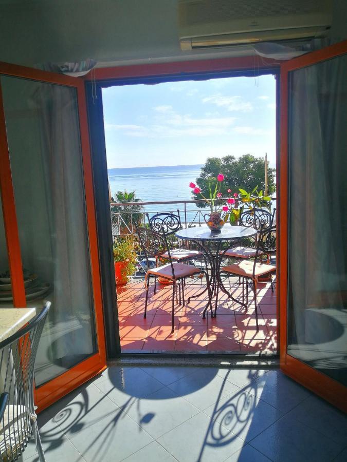 Ferienwohnung Taormina By The Sea Mazzeo Exterior foto