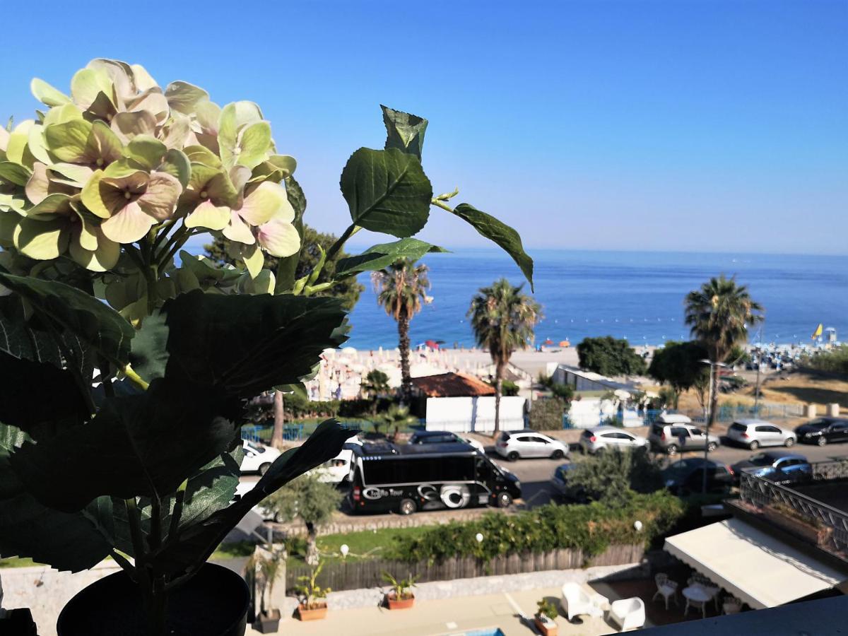 Ferienwohnung Taormina By The Sea Mazzeo Exterior foto